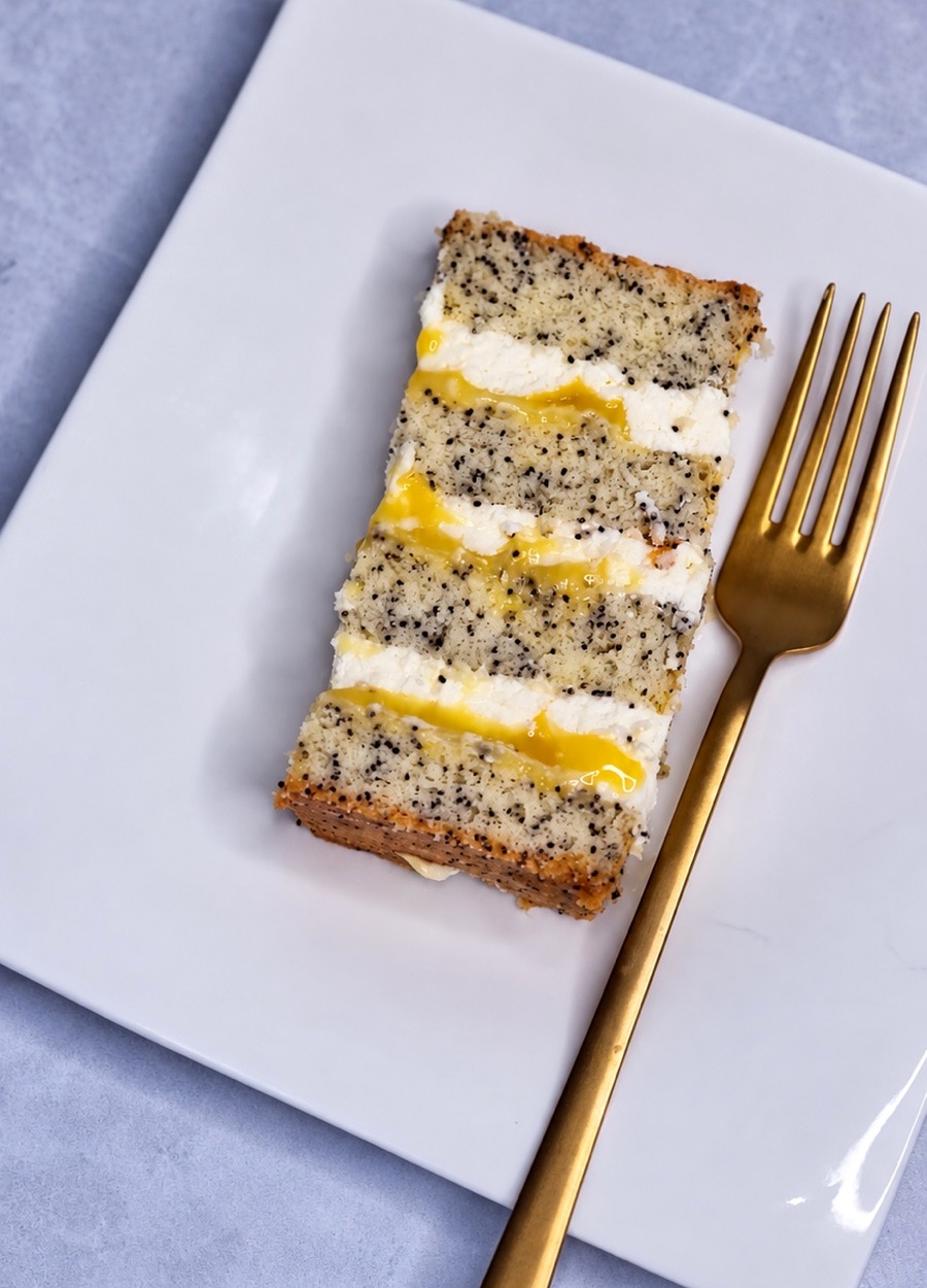 Stück Mohn-Zitronen-Torte